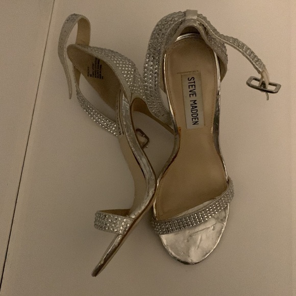 Steve Madden silver high heels size 6 - Picture 2 of 3